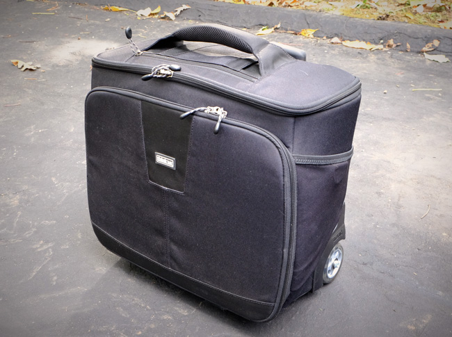 Airport Navigator Is A Rolling Travel Bag For Your DSLR, Macbook