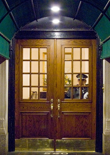 Doorman – New York Canon S90 – ISO 1600