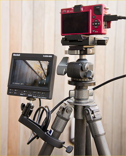 camcorder external monitor