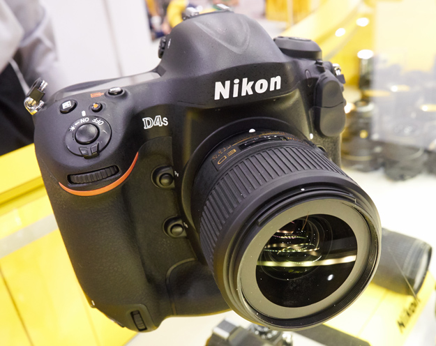 NIKON D4s