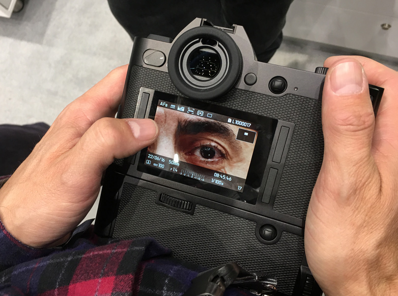 Leica SL with vertical grip