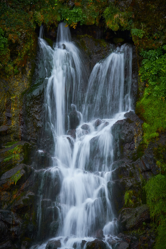 This i smaller section of the large waterfall image above