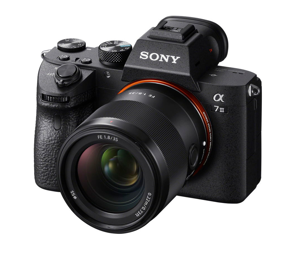 Sony FE 35mm 1.8 lens
