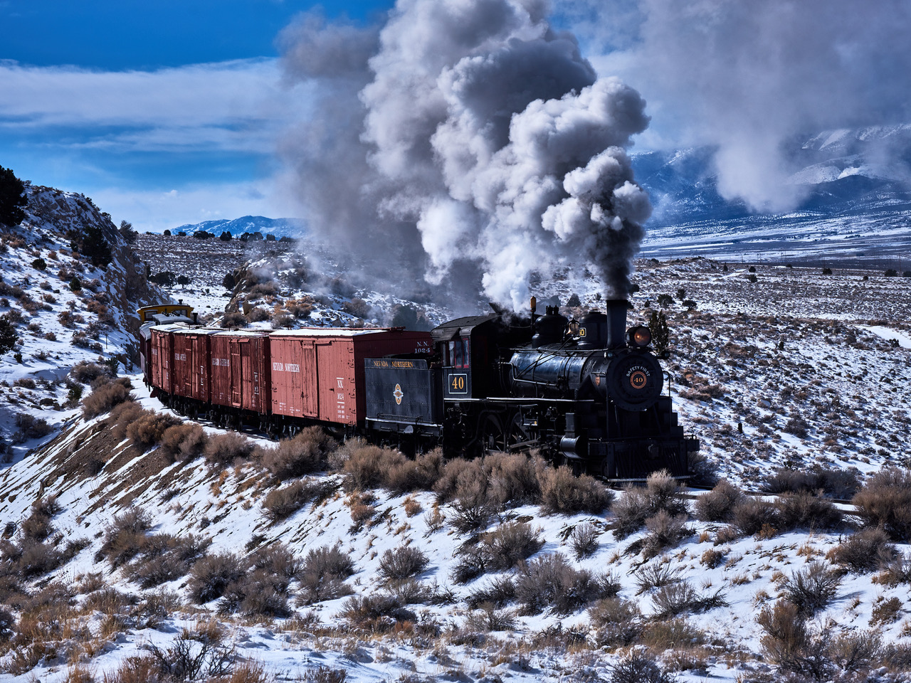 FUJI 50R STEAM ENGINES IN THE COLD OF WINTER