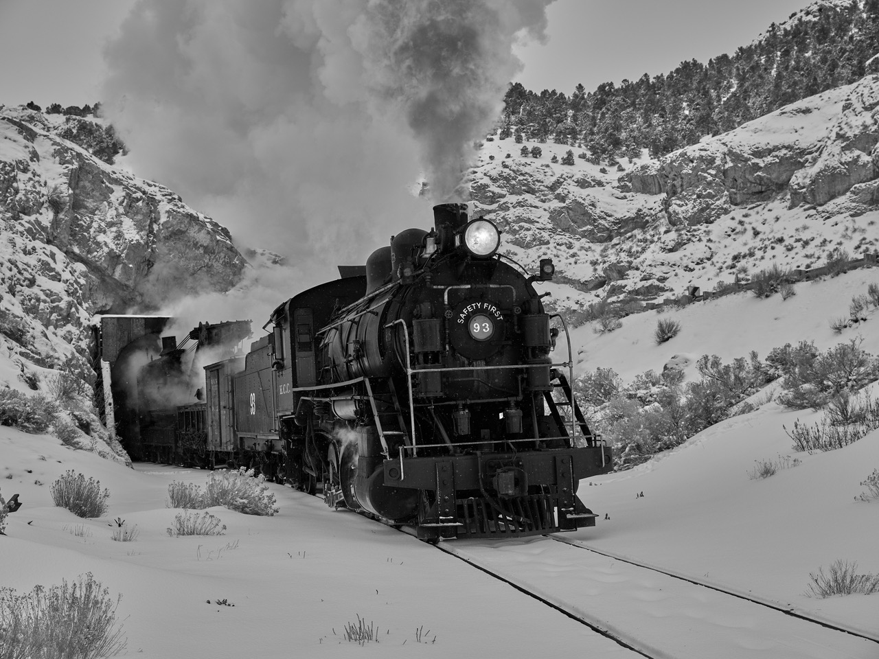 FUJI 50R STEAM ENGINES IN THE COLD OF WINTER