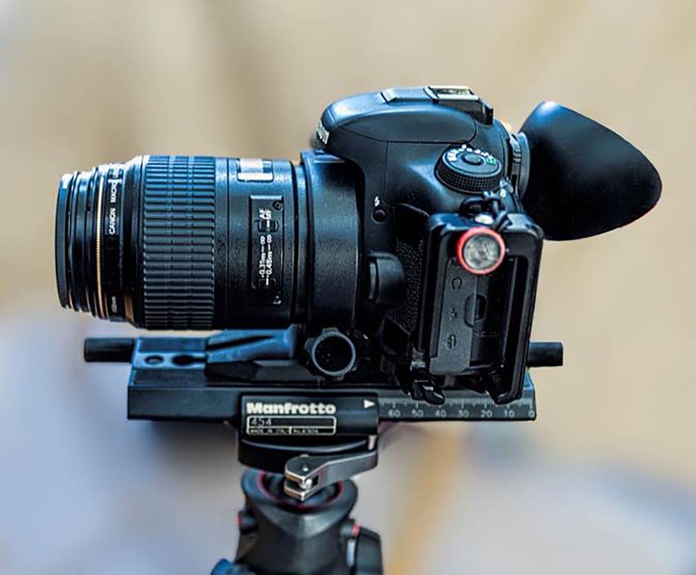 Figure 6:The Manfrotto 454 Micrometric Positioning Sliding Plate (an example of a manual Focus Rail)