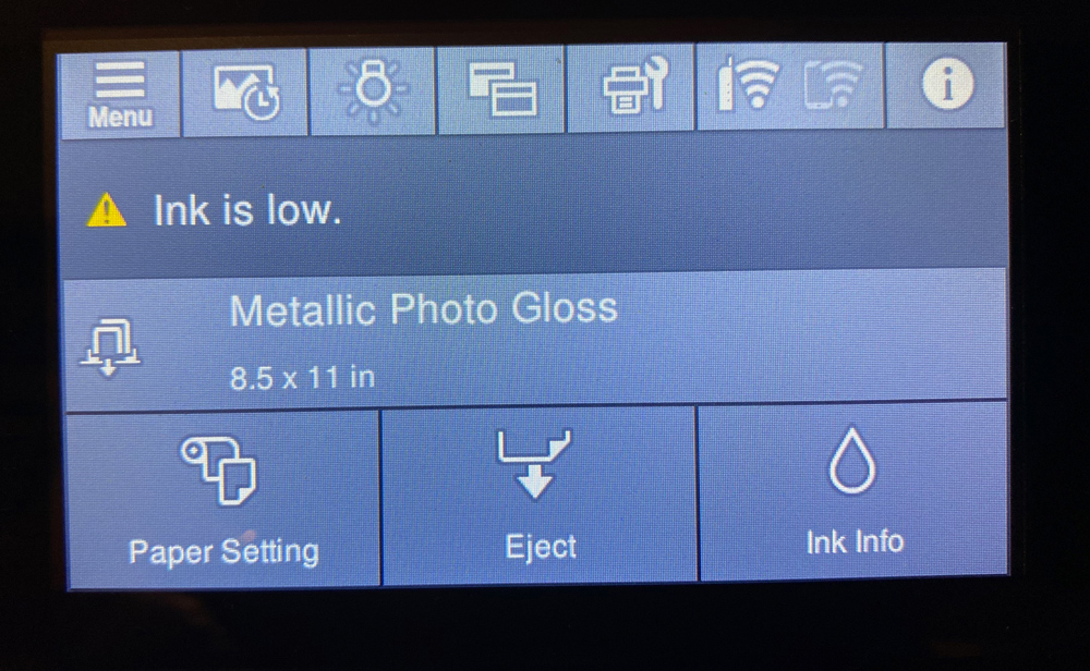The idle status screen. This is all touch screen and icon are pretty much self explanatory. You can do all the printer et up and controls from this one screen