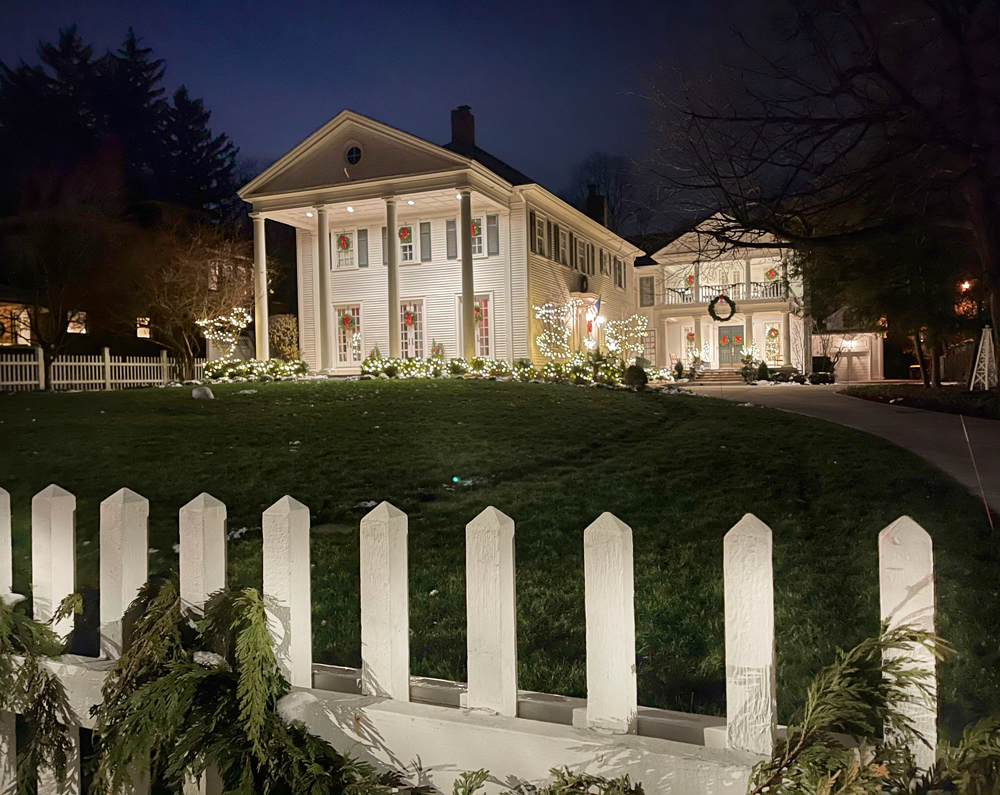 I have been in Indianapolis for a while now and never saw this house before. Very tasteful.