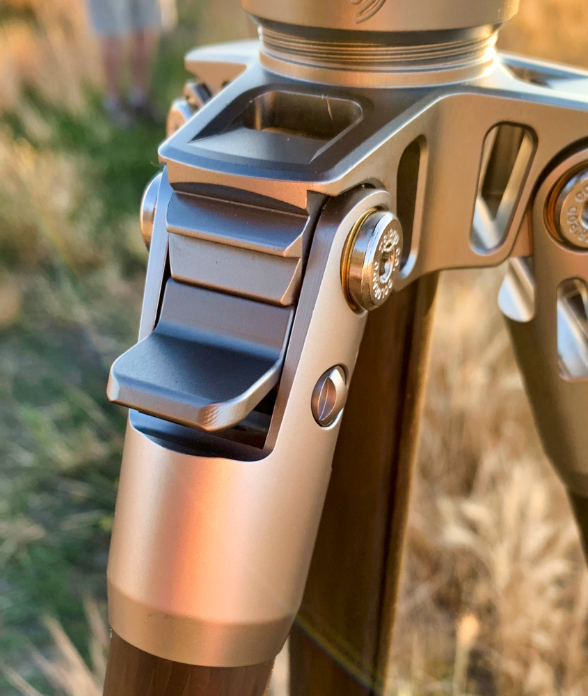 The leg adjustment locks