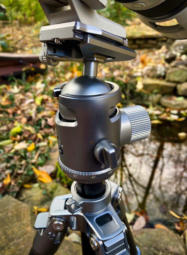 The tension knob and Larger ballhead lock