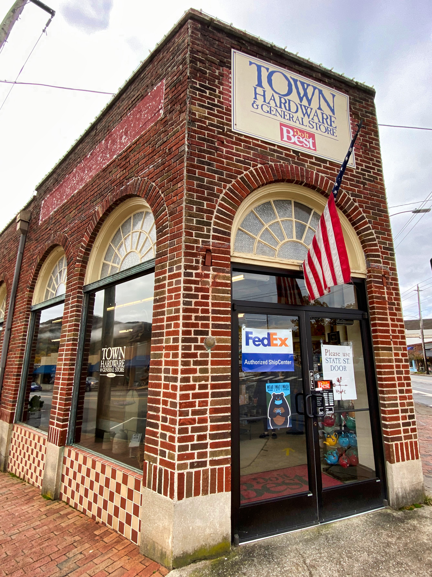 Classic corner entrance