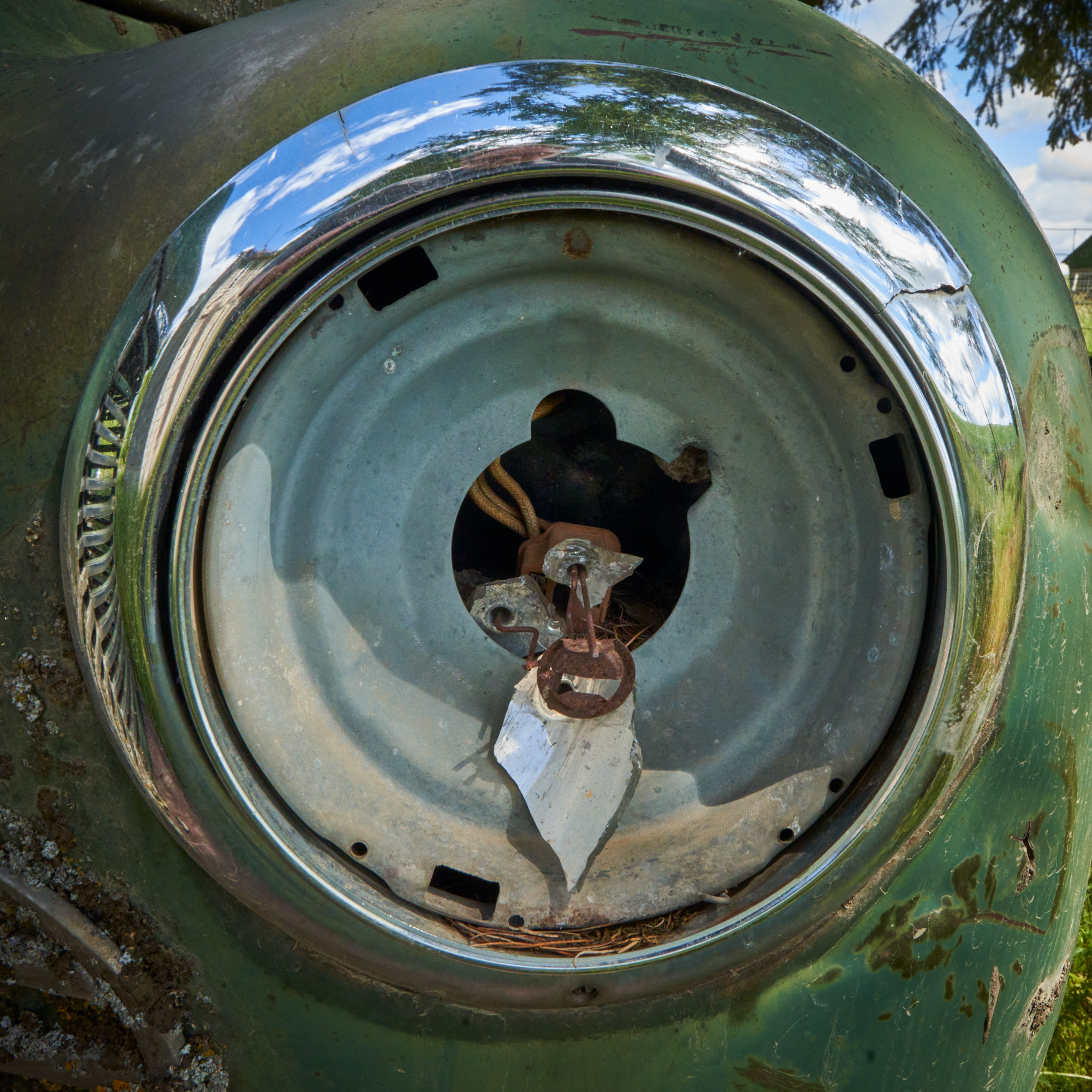 Another detail, the old headlight