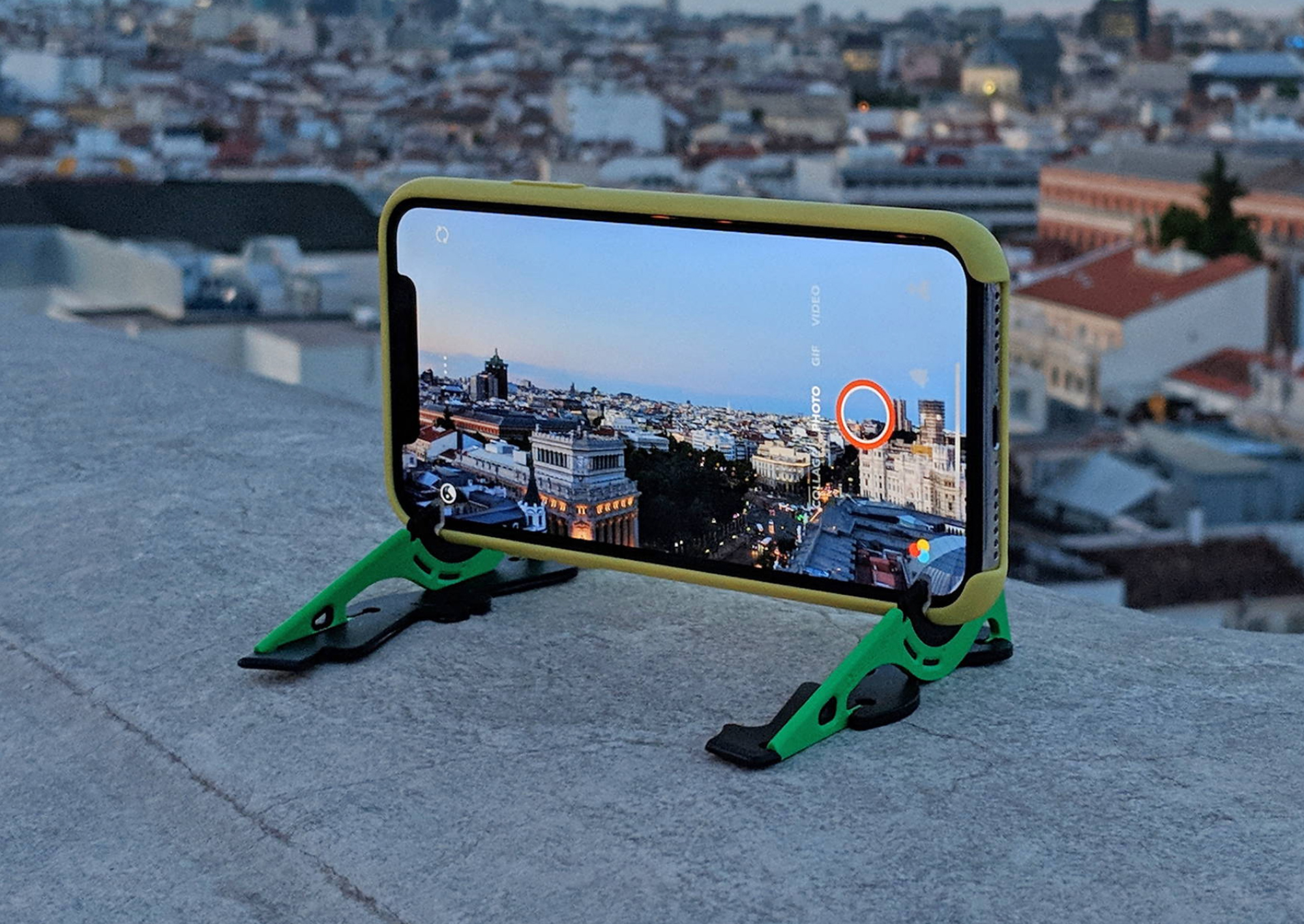 You can even split the device apart to make even a more stable platform if needed and then snap it back together.