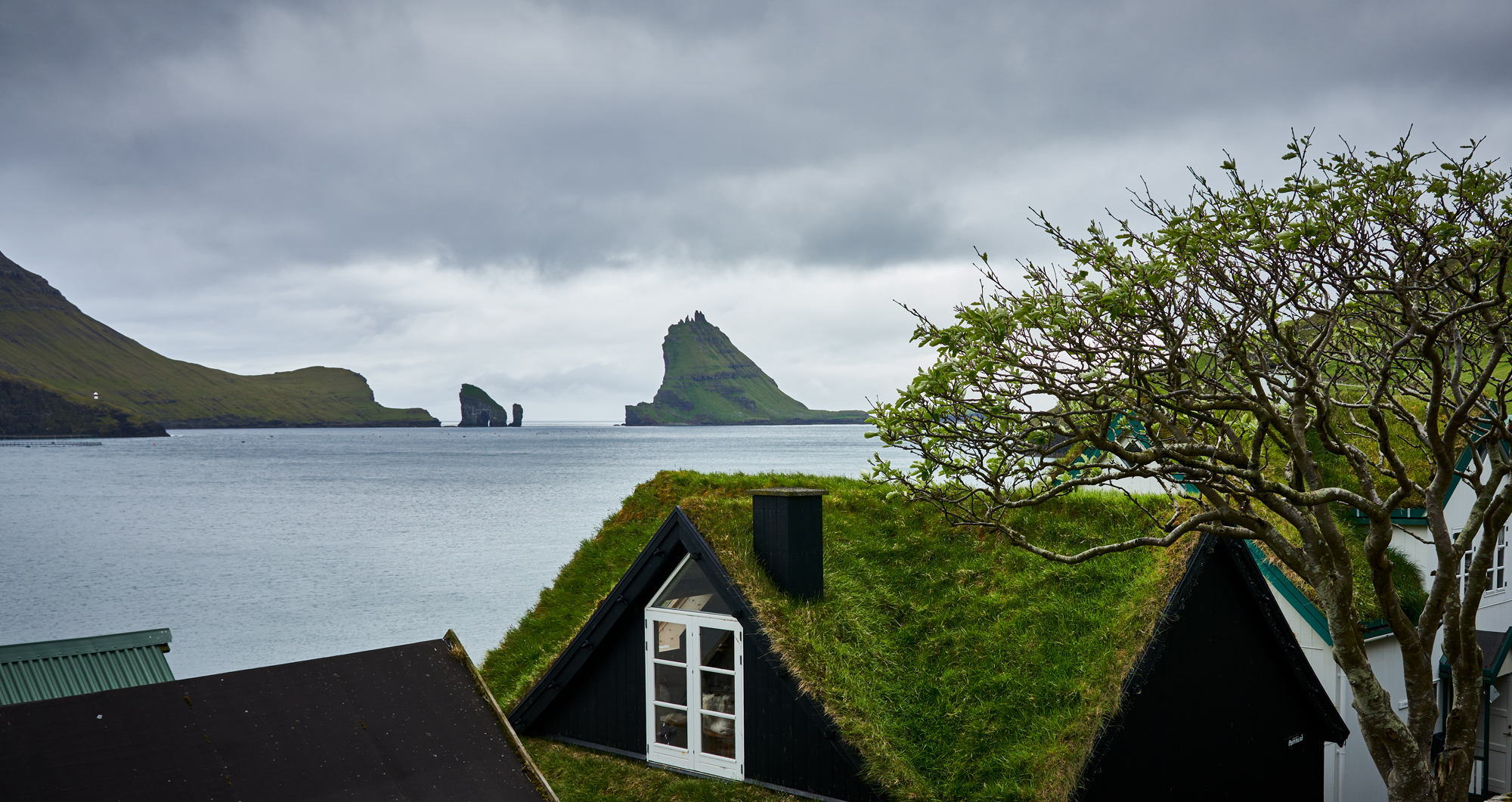 One can only imagine what it would be like to have a home looking out onto this scene.