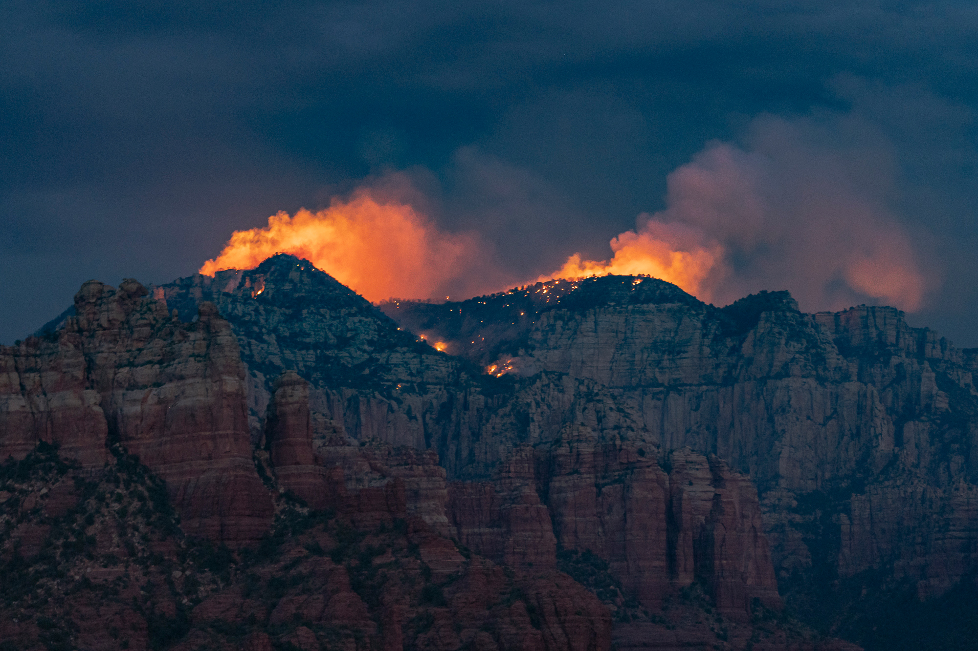 Darkness reveals hot spots & extent of fire spread at Munds Mt