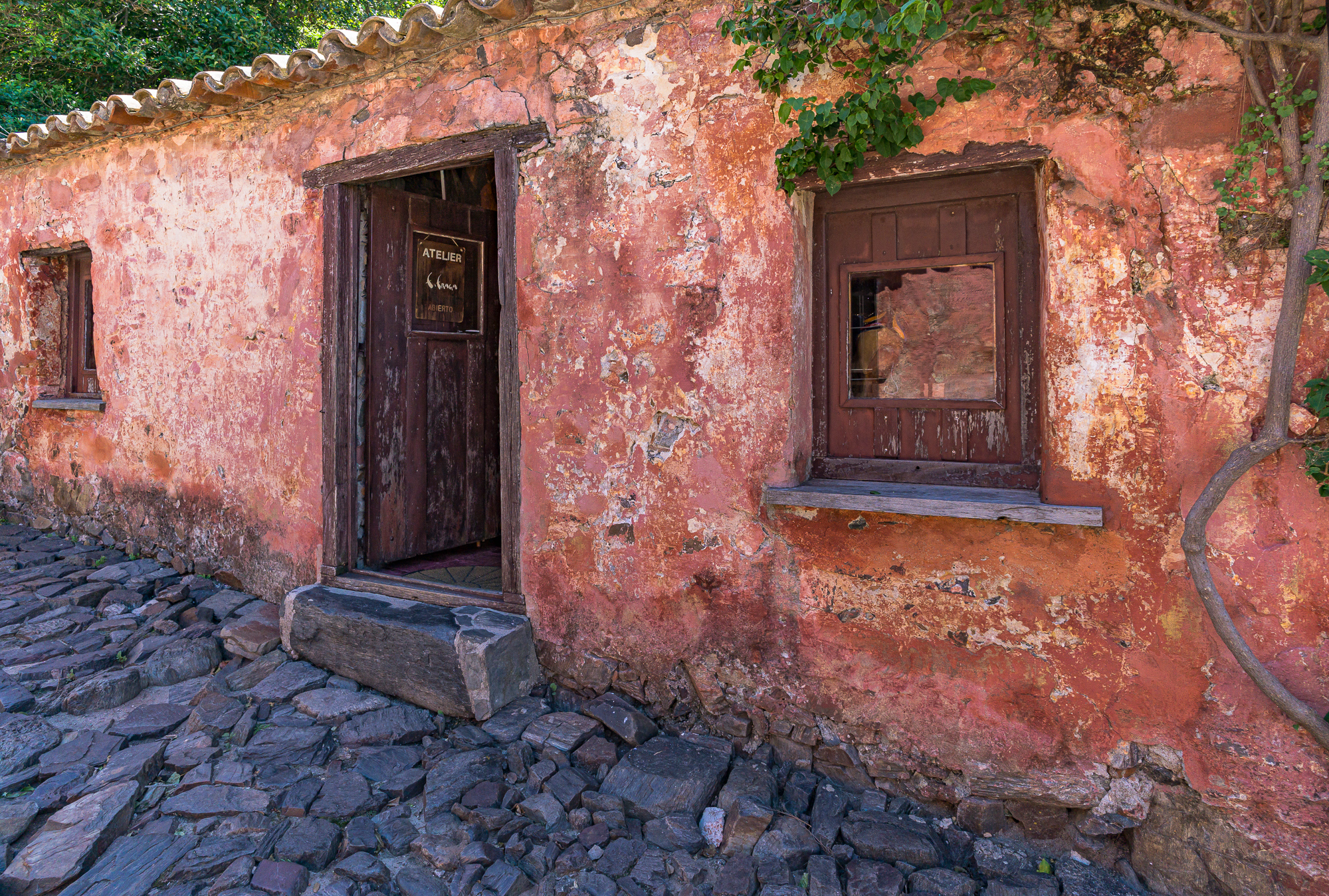 An art & jewelry store now occupies this quaint old building