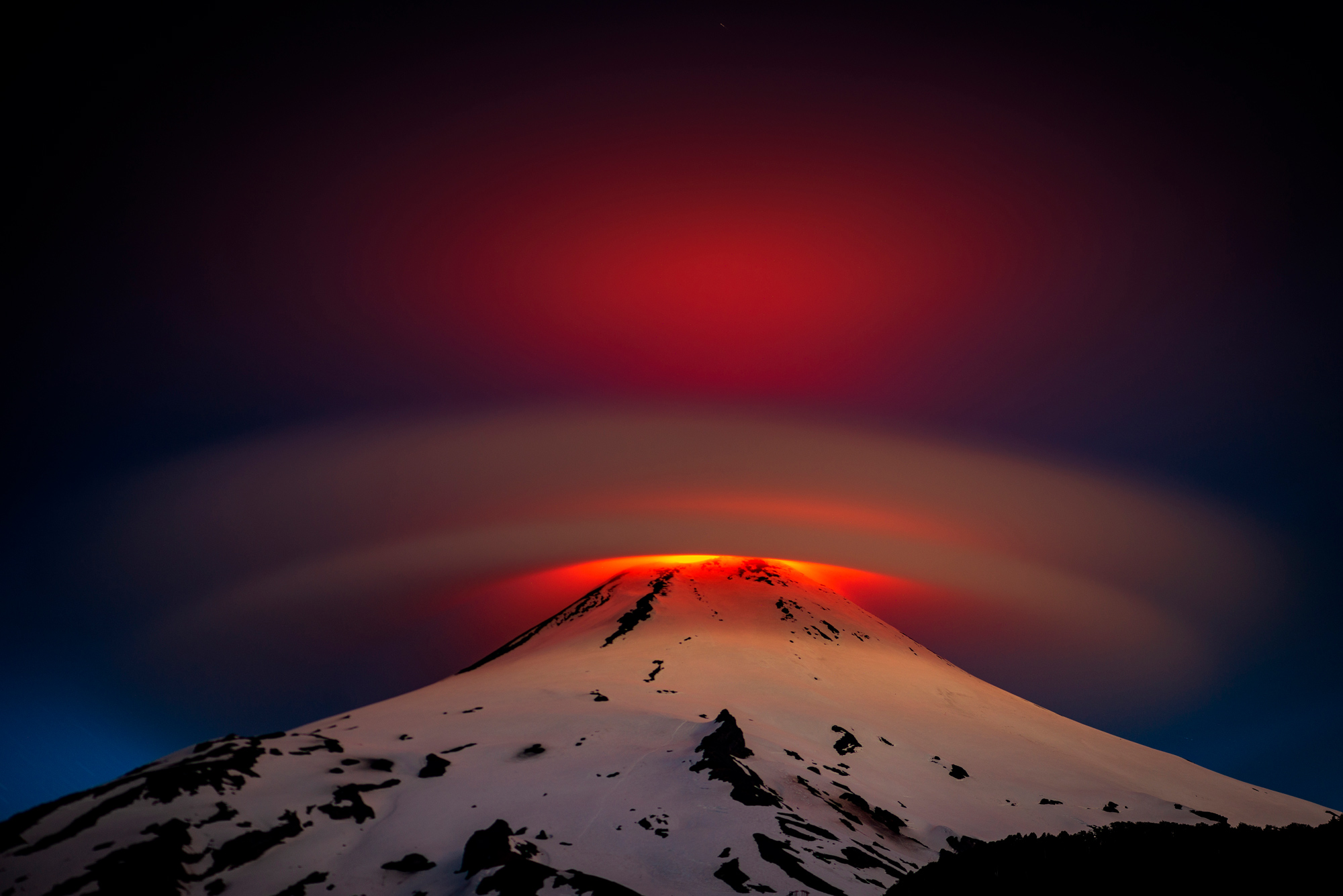 El despertar II photographed by Francisco Negroni, Chile Location Details: Puc—n, Chile. Volc‡n Villarrica.