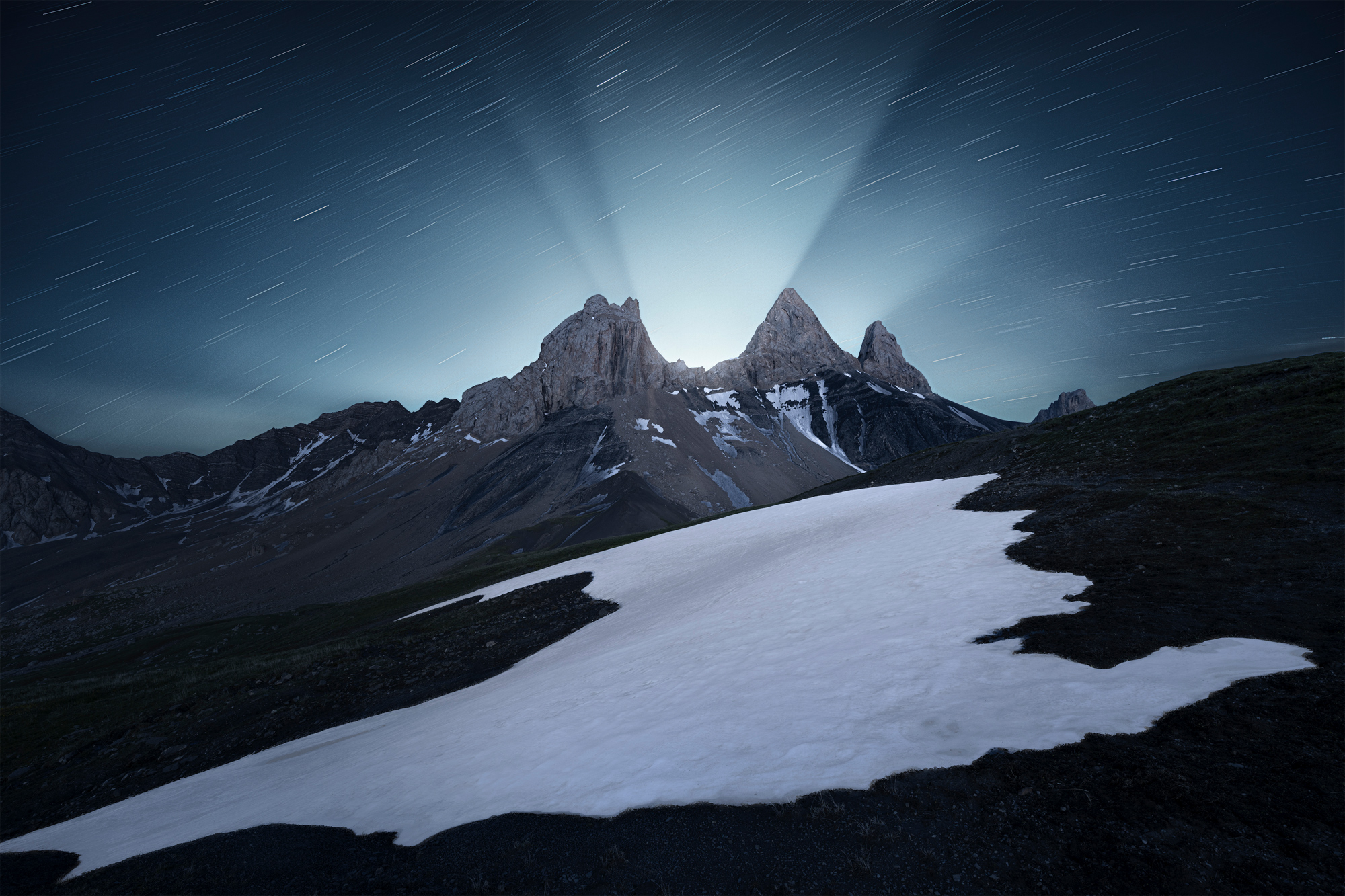 Tyndall Moonglow photographed by Gaojun Yu, China (Mainland) Location Details: Savoie, France
