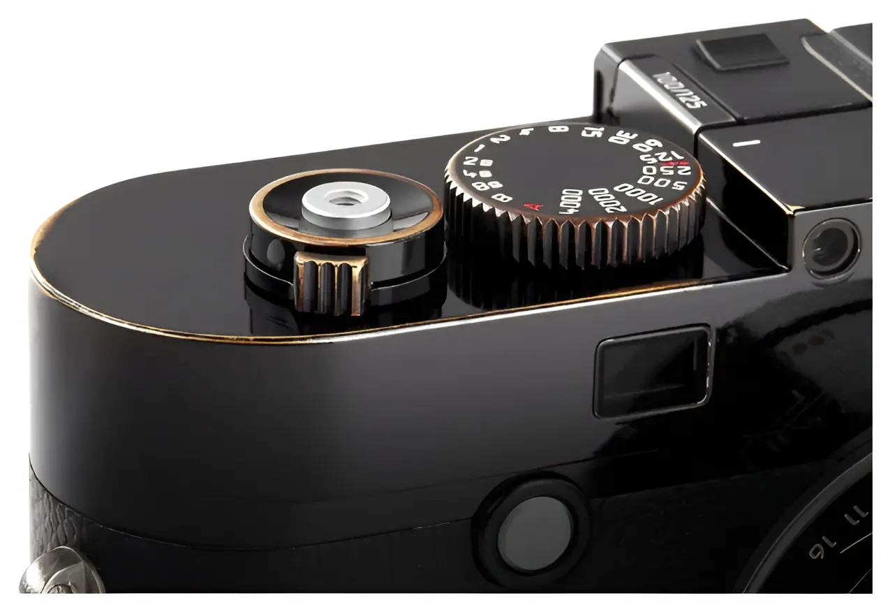 Photographic Couture: The Leica M11 Glossy Black Edition 