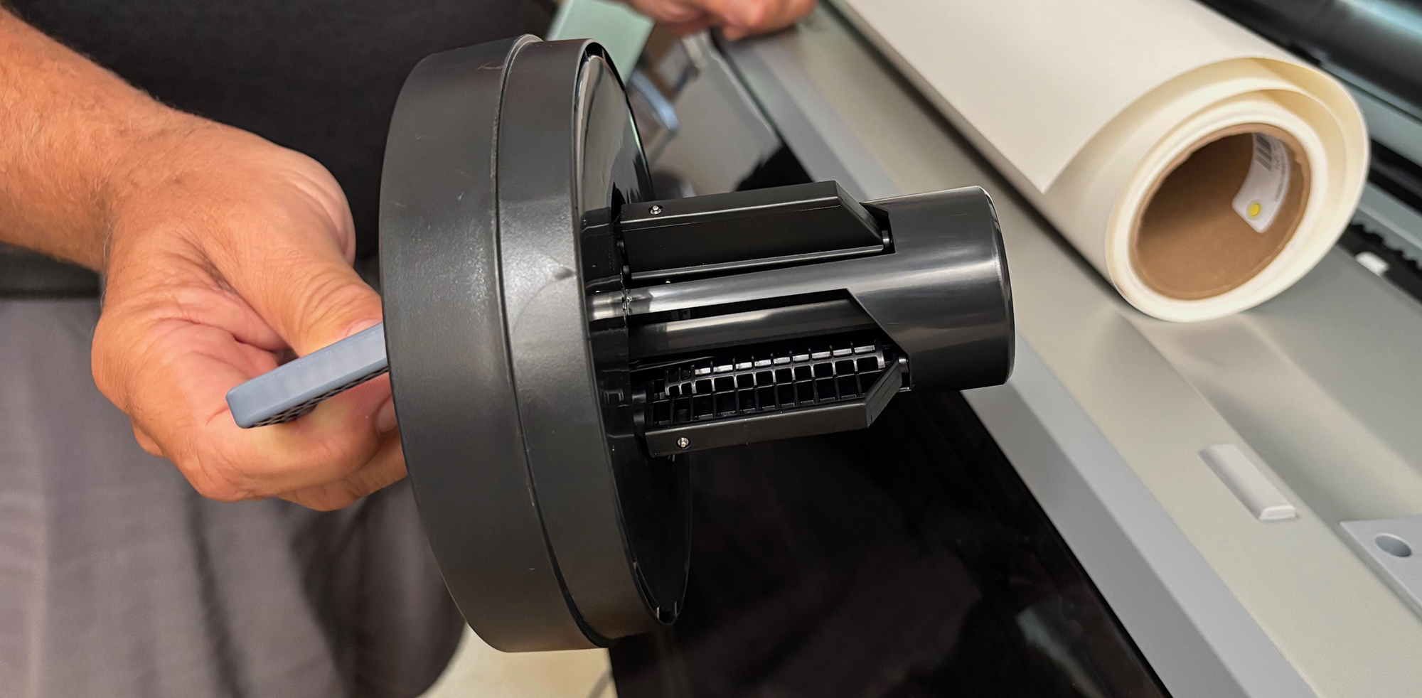Figure 18. Inserting the end piece into the roll core