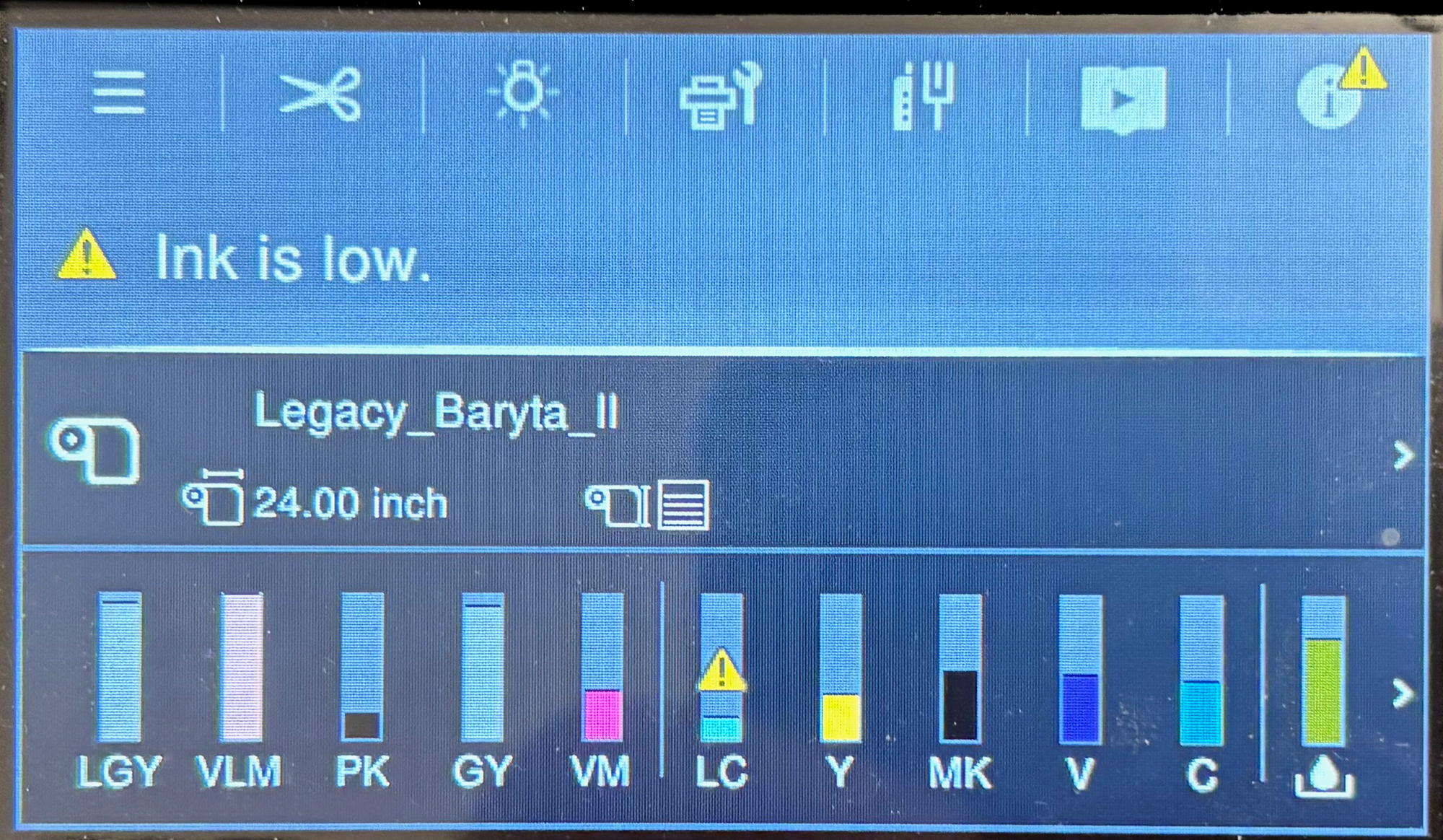 Figure 19. Printer LCD with a 24” roll of Epson Legacy Baryta II. 