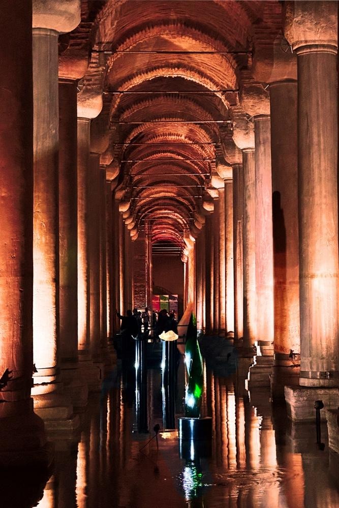 Symmetrical колонна corridor in Basilica Cistern with reflections and warm lighting