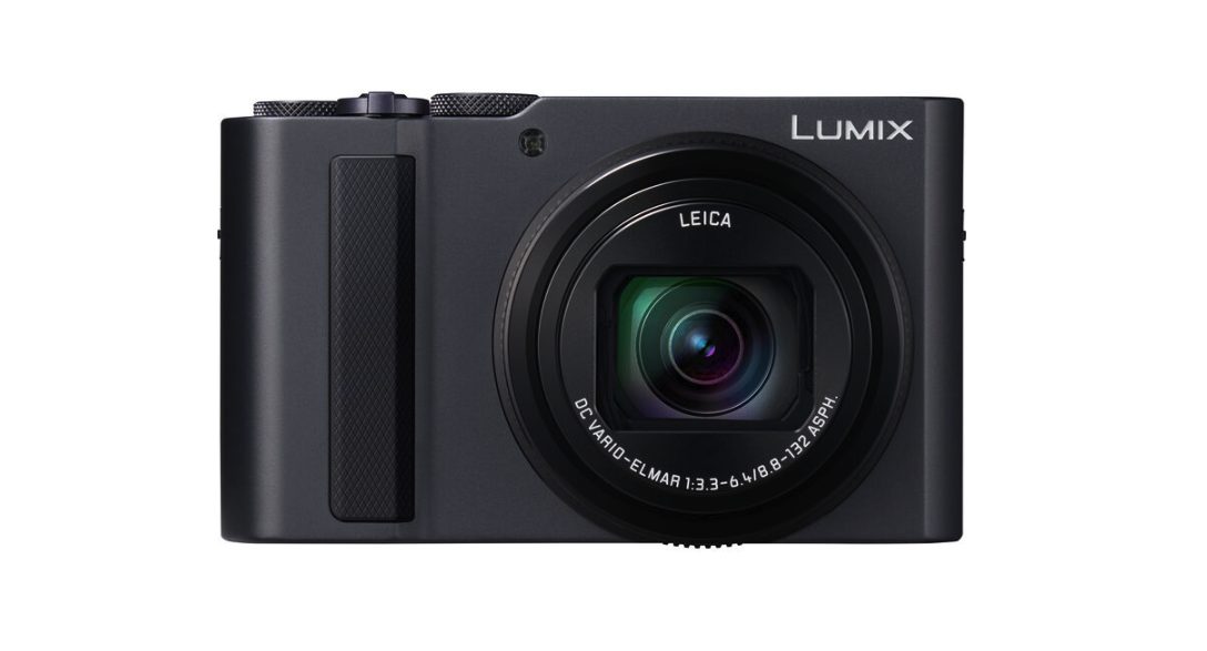 Front view of Panasonic Lumix ZS300 with extended Leica zoom lens