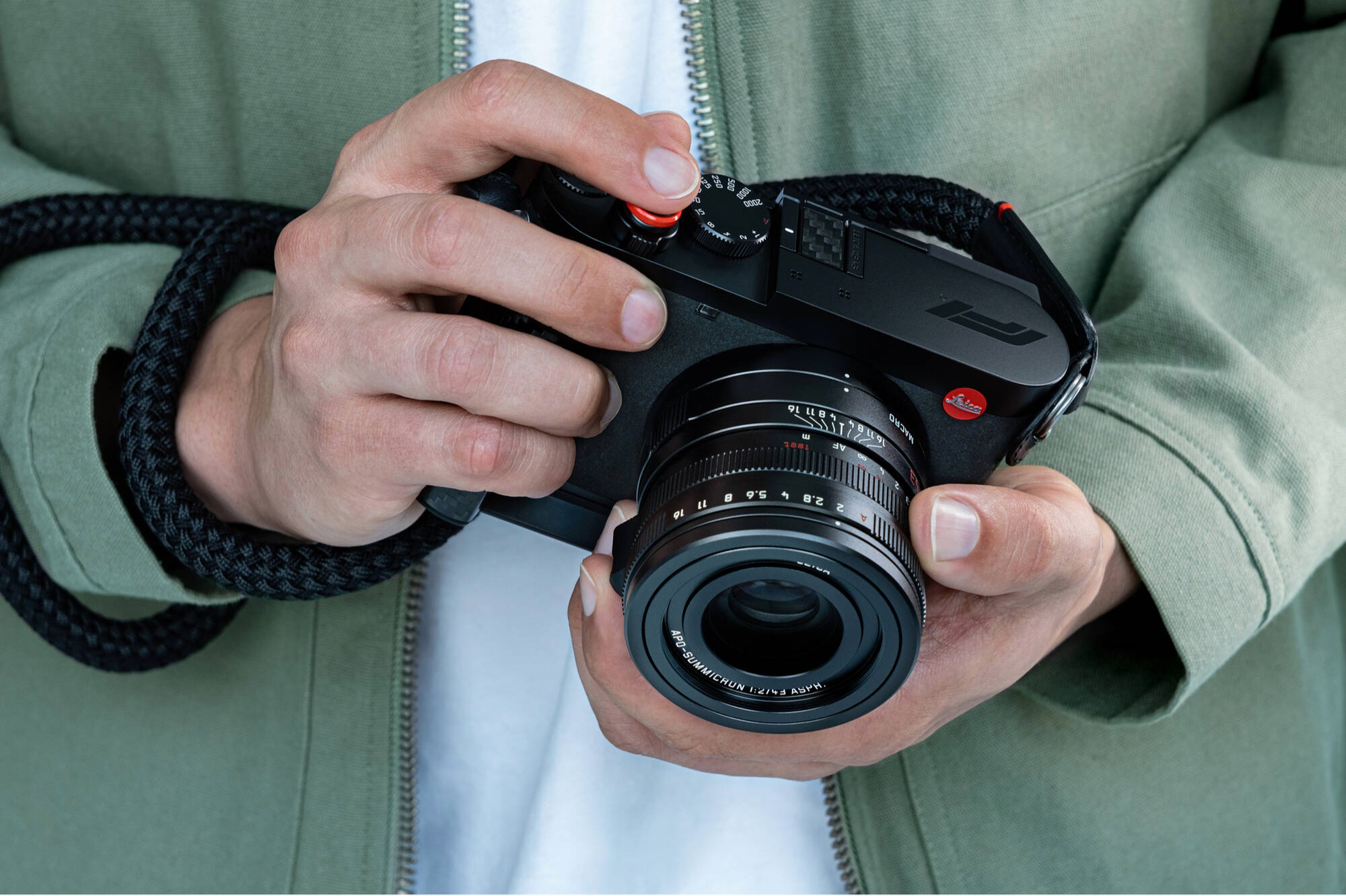 Photographer holding the Leica Q3 43 Formula 1 Edition